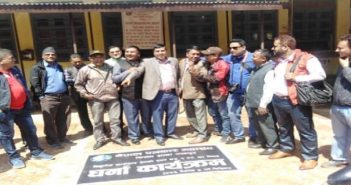 देशभरका पत्रकारद्वारा जिल्ला प्रशासन कार्यालयमा धर्ना