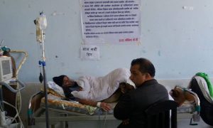 केसी भेट्न अस्पताल पुगे मन्त्री थापा