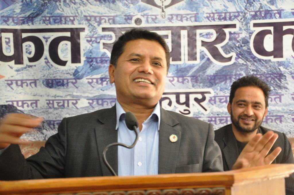 मधेशका दुई चार जना ठेकेदारले भन्दैमा संविधान संशोधन हुँदैन् : एमाले नेता अधिकारी