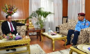 प्रधानमन्त्रीले भेटे नवनियुक्त आर्इजीपी अर्याललाई