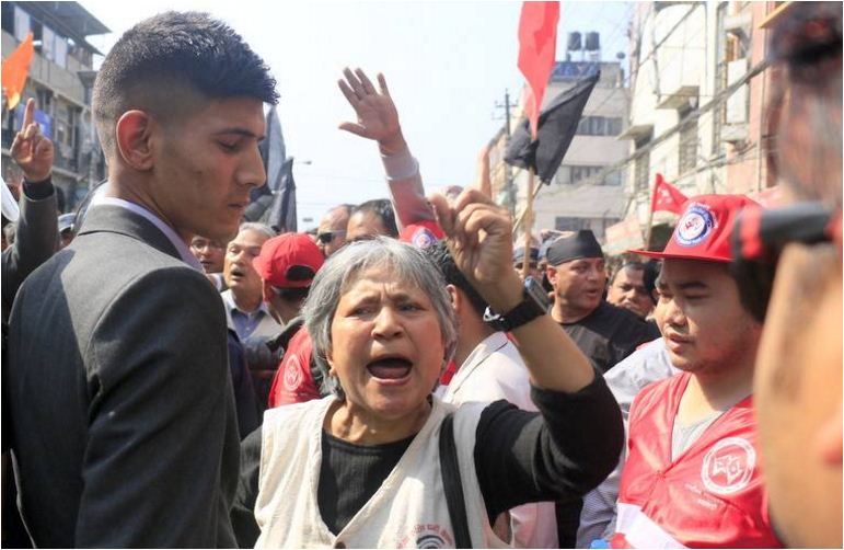 आफुले लगाएको नारा हेरेर हिसिला आफै छक्क