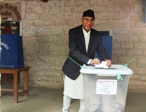 प्रधानमन्त्री देउवाले गरे मतदान