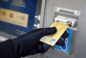 नेपालमा भारु साट्नेको भीड