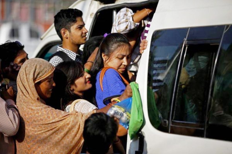 सार्वजनिक यातायातमा यात्रुको कन्तबिजोग