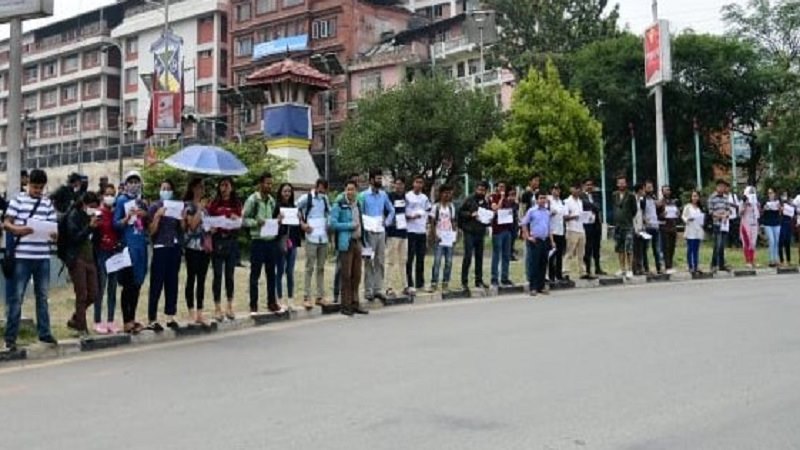 लोकसेवा परीक्षार्थीहरुको प्रर्दशन जारी