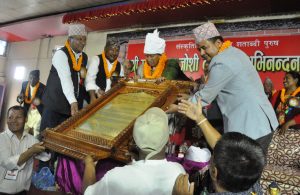 सत्यमोहनलाई भक्तपुरमा गरियो नागरिक अभिनन्दन (फोटोफिचर)