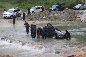 खोलामा पल्टियो भौतिक पूर्वाधारमन्त्रीको गाडी