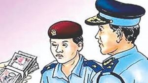प्रहरीलाई ५ सय दिने चौधरी पक्राउ