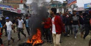 सडक मर्मत नभएपछि थलीका बासिन्दाले गरे चक्काजाम
