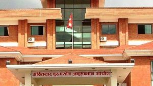 त्रिविका सहायक डिनविरुद्ध मुद्दा दायर