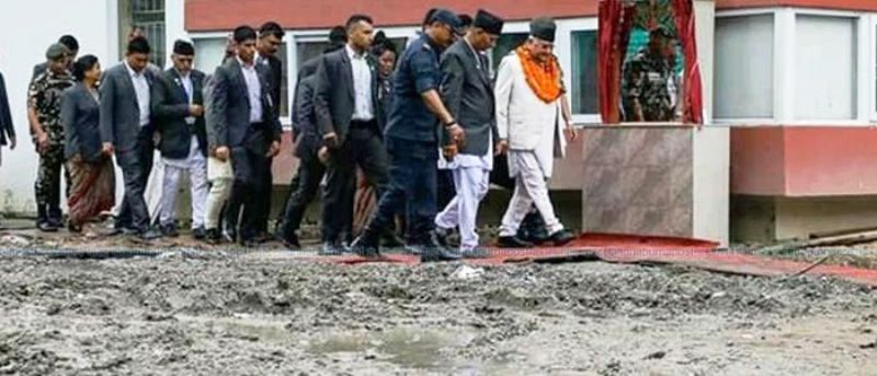 हिलोमै रातो कार्पेट !