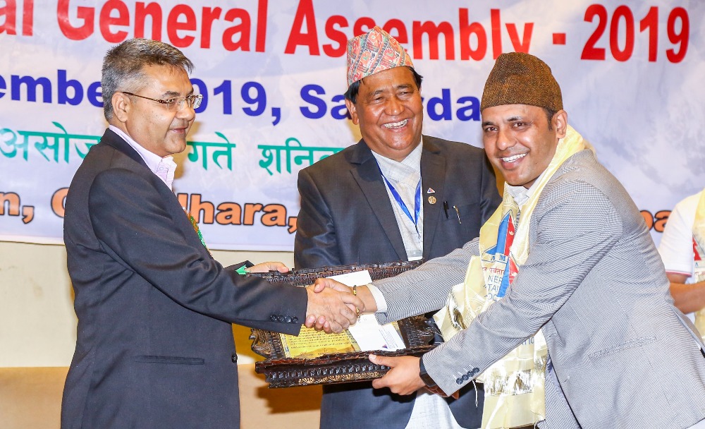 भरतबन्धुलाई ‘दावा नुर्बु पर्वतीय पर्यटन पत्रकारिता’ पुरस्कार