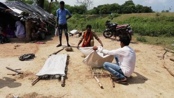 बाटो छेउमा दिसा गर्दै गरेका दुई बालबालिकाको पिटेर हत्या