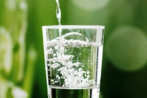 बिहान खाली पेटमा तातो पानी पिउँनुको अनगिन्ती फाइदाहरु