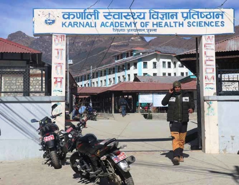 अस्पताल हाताभित्रै नियमविपरीत मेडिकल सञ्चालन
