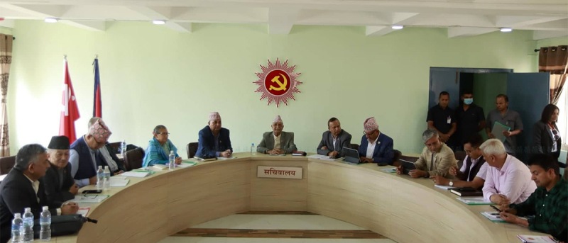 एमालेको केन्द्रीय सचिवालय बैठक च्यासलस्थित कार्यालयमा बस्दै