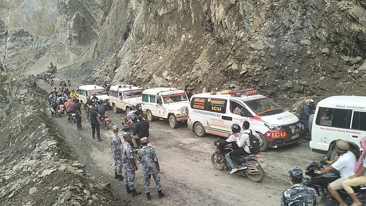 पहिरोले नारायणगढ-मुग्लिन सडकखण्ड अवरुद्ध