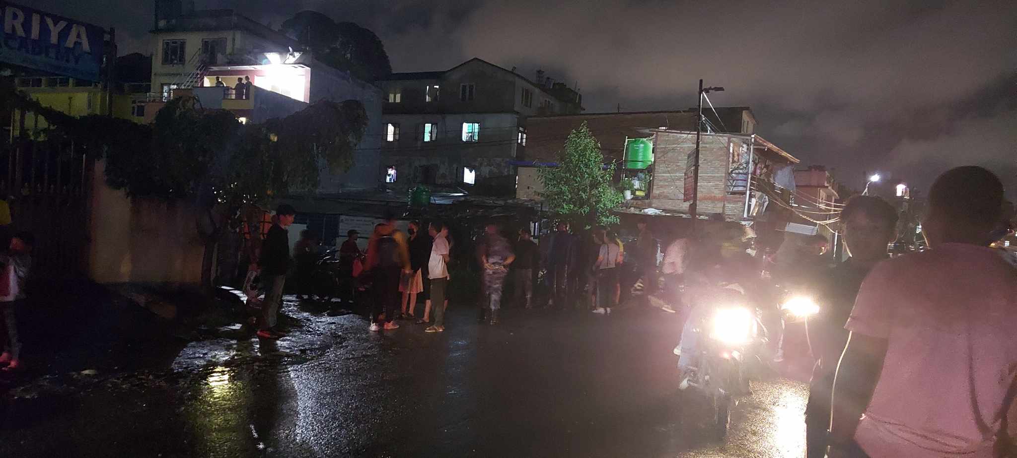 सामाखुशीमा बाढीले बगाउँदा बेपत्ता भएका बालकको खोजी कार्य जारी