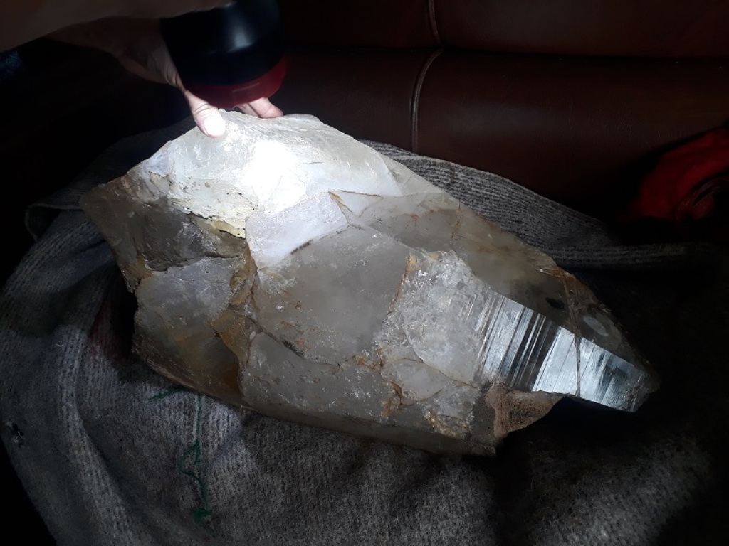 गोरखाबाट बरामद गरिएको ‘क्वार्ज किष्टल’ गोरखा दरबारमा प्रतिस्थापन गर्ने निर्णय