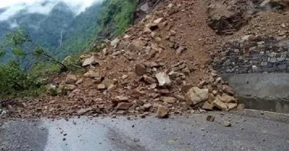 सालझण्डी–ढोरपाटन सडक २३ घण्टापछि सञ्चालनमा
