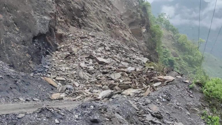 बाढी–पहिरोका कारण देशैभरका दर्जनौं मुख्य राजमार्ग प्रभावित