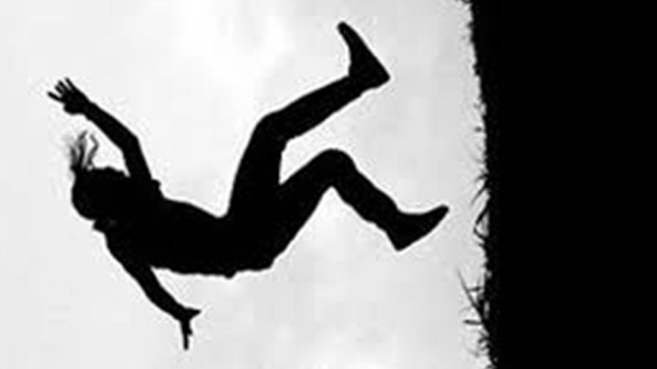 निर्माणाधीन घरबाट खसेर मजदुरको मृत्यु