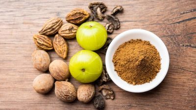 सुत्नुअघि त्रिफला चूर्णको पानी पिउनु फाइदाजनक