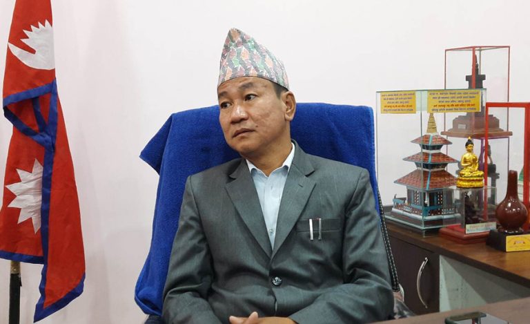 वडा अध्यक्षलाई कार्यवाहक दिने हर्क साम्पाङको निर्णय कार्यान्वयन नगर्न आदेश
