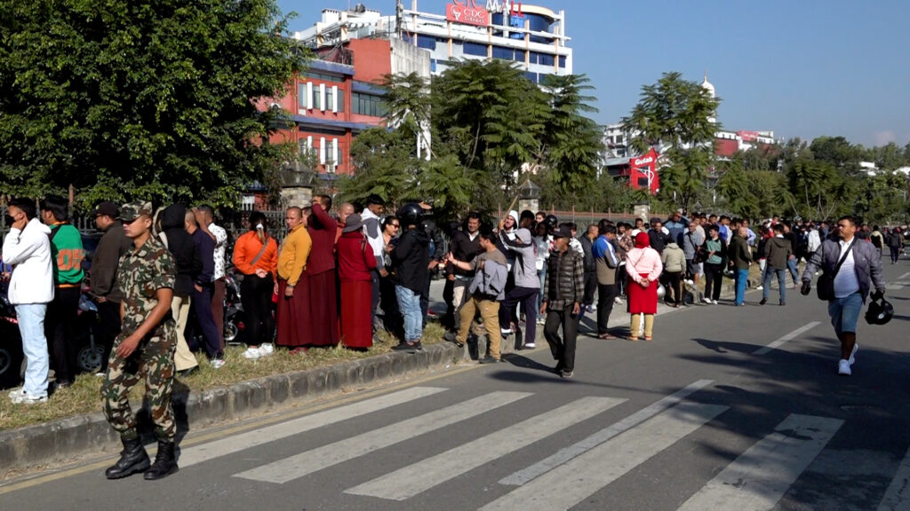 साफ महिला च्याम्पियनसिपको फाइनल भिडन्त हेर्न टिकट किन्न बिहानैदेखि घुइँचो