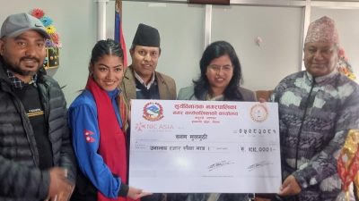 माल्दिभ्समा रजत पदक जित्ने मुलगुठीलाई सूर्यबिनायक नगरपालिकाले गर्यो सम्मान