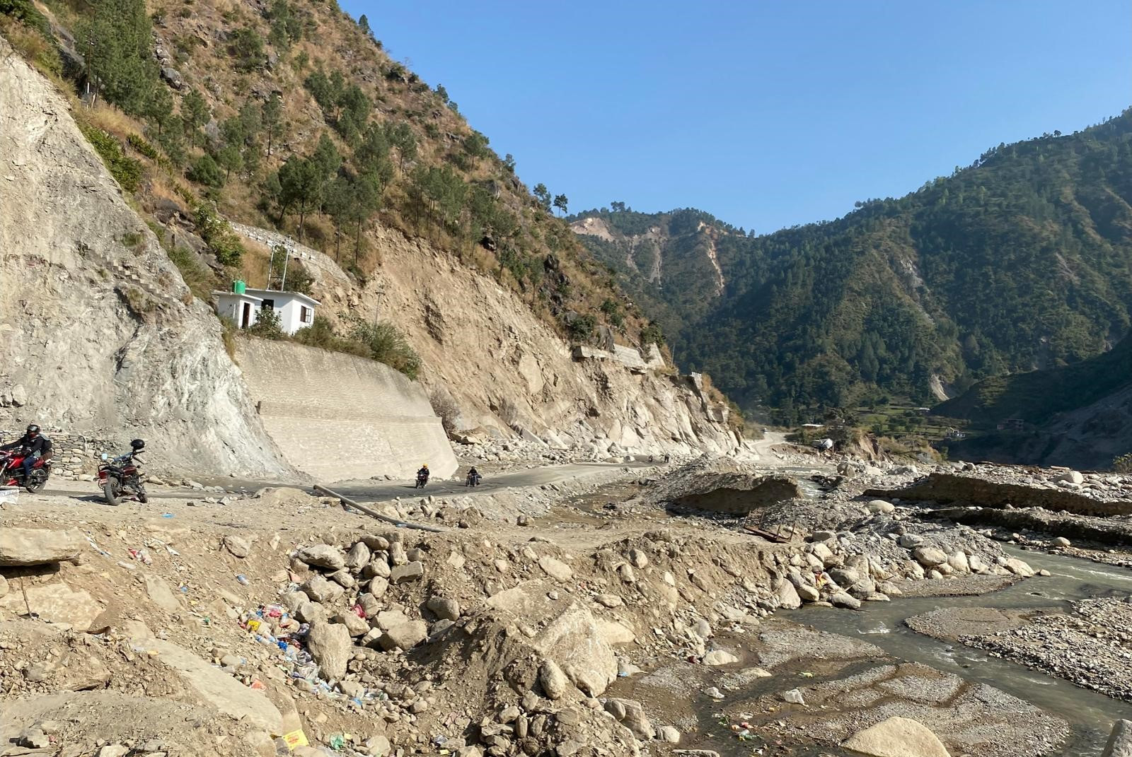 आठ महिनामा थपियो करिब साढे दुई खर्ब सरकारी ऋण