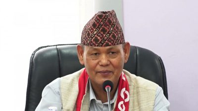 कालो झन्डा देआउँदै राजीनामा माग्दै खेकुदमन्त्रीको विरोध