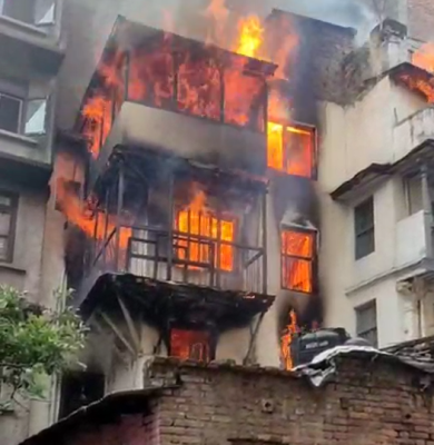 काठमाडौंको मखन टोलमा लागेको आगो नियन्त्रणमा