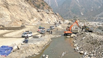 डाइभर्सन बगाउँदा बिपी राजमार्ग अवरुद्ध