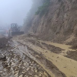 वर्षाले नारायणघाट बुटवल खण्ड अवरुद्ध, वैकल्पिक सडक प्रयोग गर्न आग्रह