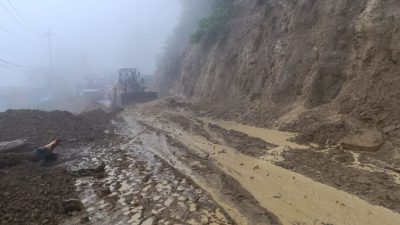 वर्षाले नारायणघाट बुटवल खण्ड अवरुद्ध, वैकल्पिक सडक प्रयोग गर्न आग्रह