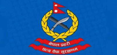 जीपमा ‘हुड’ : हटाउँदै ट्राफिक प्रहरी